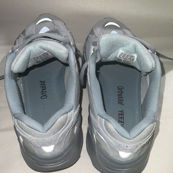 Yeezy Adidas Boost 700 V2 in Hospital Blue - Picture 5 of 8